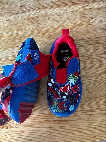 25 Beden mavi Renk Adidas marvel çocuk spor ayakkabı