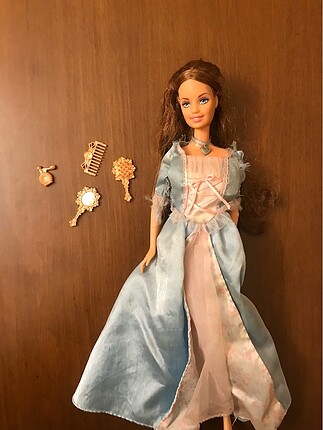 Barbie Princess And The Pauper Erika Barbie Oyuncak Bebek %20 İndirimli -  Gardrops