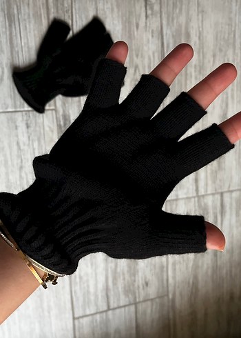 Siyah Örgü Parmaksız Kadın Eldiveni - Görsel 2