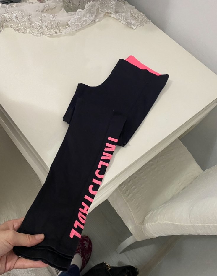 Pembe Detaylı Siyah Kadın Spor Tayt - Görsel 2