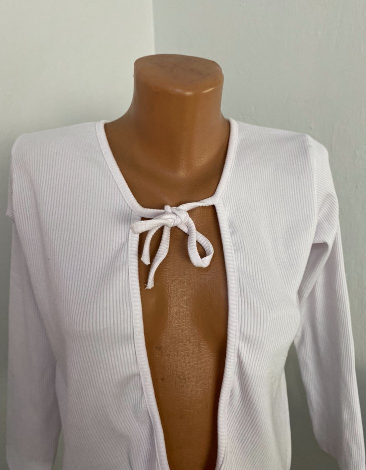 Beyaz Mini Halter Yaka Düğmeli Kadın Hırka - Görsel 2