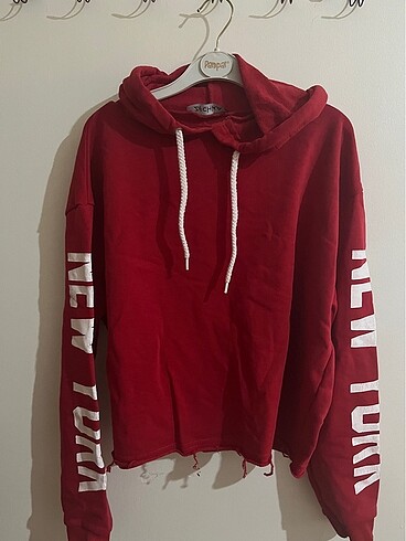 Şapkalı crop sweat