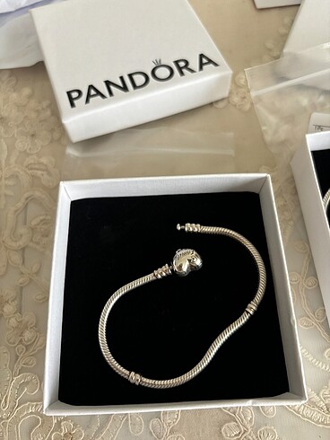 Beden Pandora bileklik ikisinin fiyatı