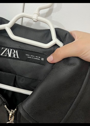 l Beden Zara Siyah Deri Fermuarlı Kısa Ceket