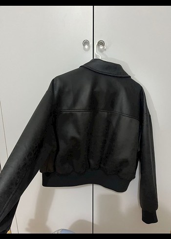 Zara Zara Siyah Deri Fermuarlı Kısa Ceket