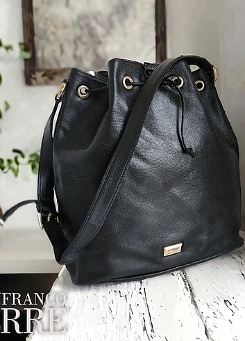 GİANFRANCO FERRE Leather Bucket Bag