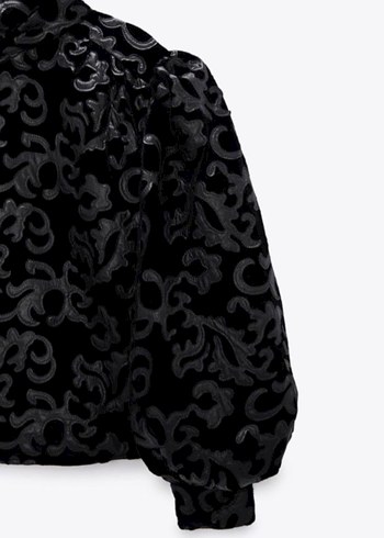 Zara Siyah Uzun Kollu Gotik Fırfırlı Bluz