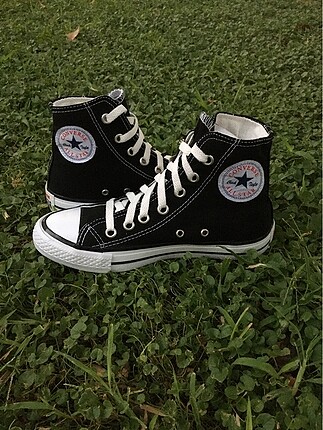 siyah bilekli converse