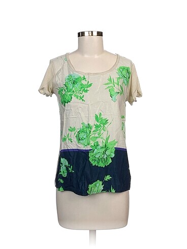 Mango T-shirt %70 İndirimli.