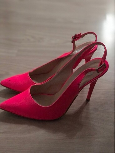 NEON PEMBE