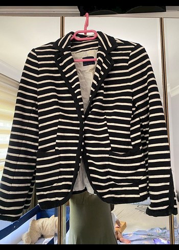 Siyah Beyaz Çizgili Düğmeli Kadın Blazer