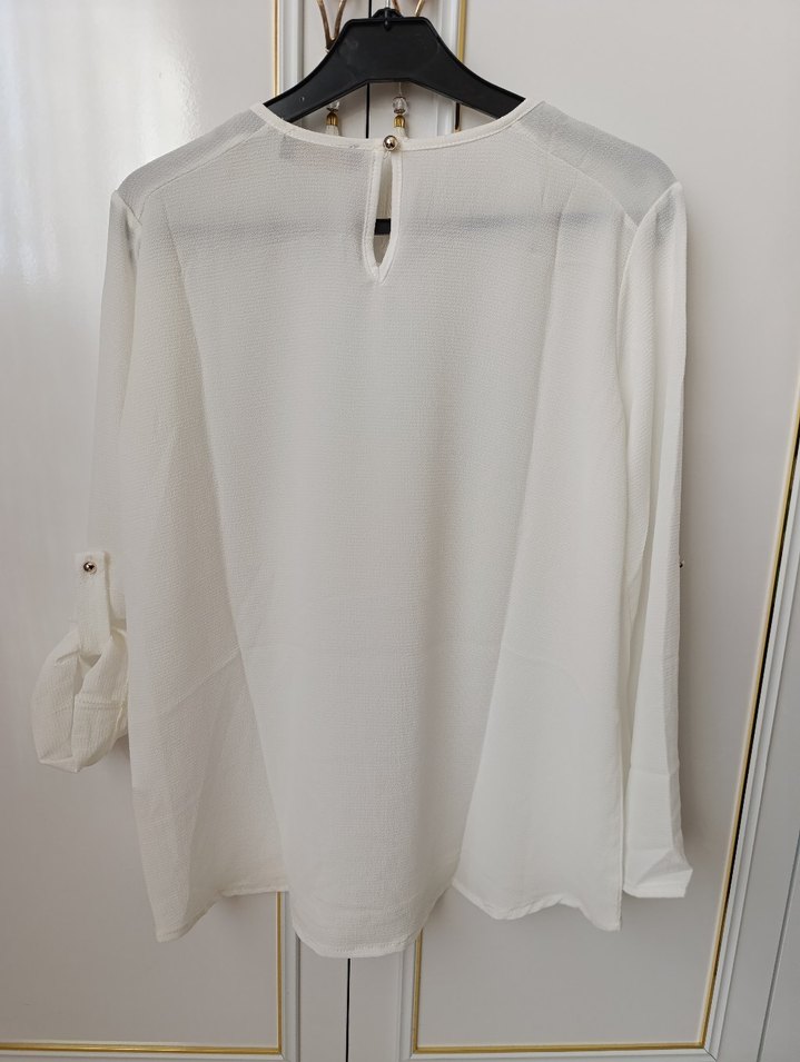 Zincir Detaylı Beyaz Kadın Bluz - Görsel 4