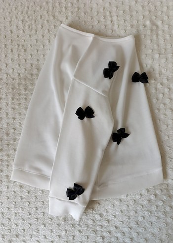 Beyaz Kız Sweatshirt Siyah Fiyonklu
