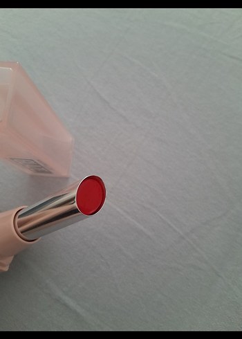 Beden çeşitli Renk Maybelline Glaze balm 004 cherry swirl