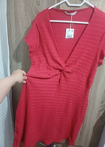 Kısa Kollu V Yakalı Kırmızı mango marka elbise