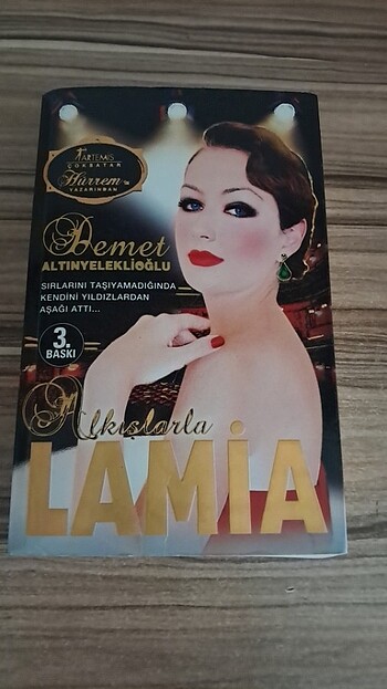 Alkışlarla Lamia