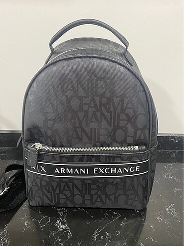 Armani exchange sırt çantası