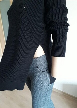 Pull and Bear Siyah yandan yırtmaçlı kazak