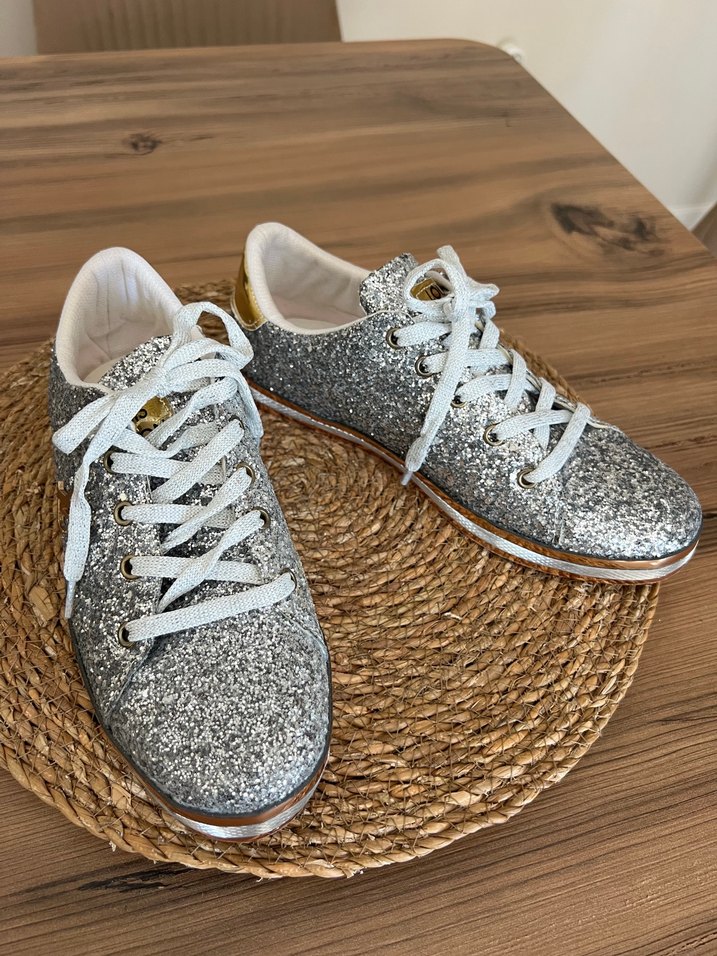 Parlak Gümüş Sneaker,Şıklık ve Rahatlık Bir Arada /Louis Voitton — görsel 4/12