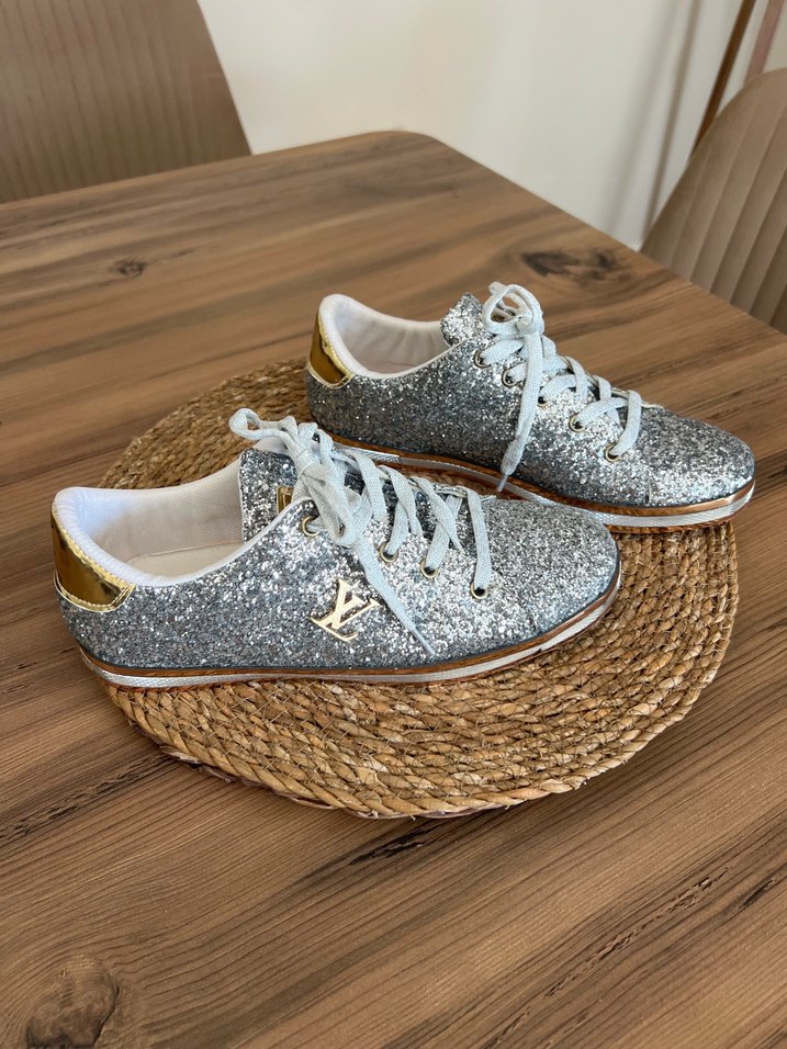 Parlak Gümüş Sneaker,Şıklık ve Rahatlık Bir Arada /Louis Voitton — görsel 5/12