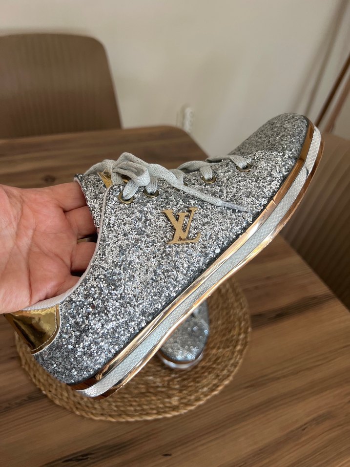 Parlak Gümüş Sneaker,Şıklık ve Rahatlık Bir Arada /Louis Voitton — görsel 11/12