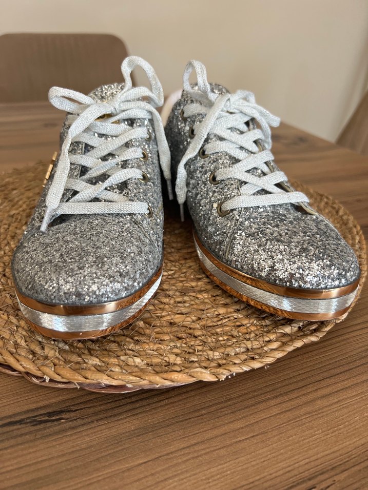 Parlak Gümüş Sneaker,Şıklık ve Rahatlık Bir Arada /Louis Voitton — görsel 2/12