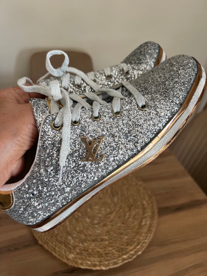 Parlak Gümüş Sneaker,Şıklık ve Rahatlık Bir Arada /Louis Voitton — görsel 7/12