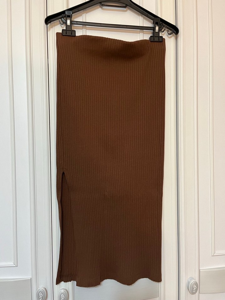 Triko yırtmaçlı midi etek - Görsel 2