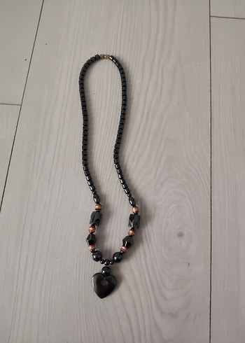 Diğer Siyah Kalpli Uzun Boncuklu Kolye