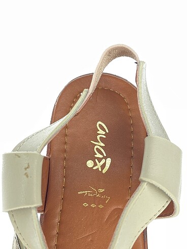 38 Beden çeşitli Renk Vintage Love Sandalet %70 İndirimli.