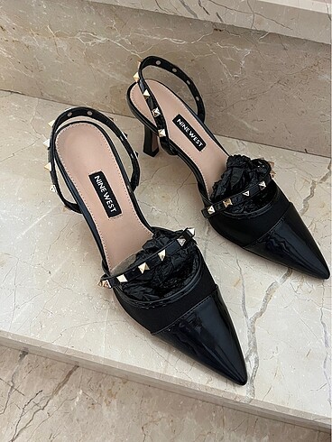 Nine West Nine West Zımbalı Topuklu Sandalet Ayakkabı
