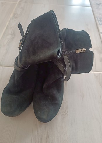 Gri Süet Dolgu Topuklu Tokalı Kadın Bot - Görsel 2