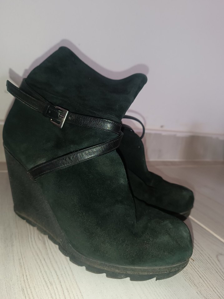 Gri Süet Dolgu Topuklu Tokalı Kadın Bot - Görsel 3