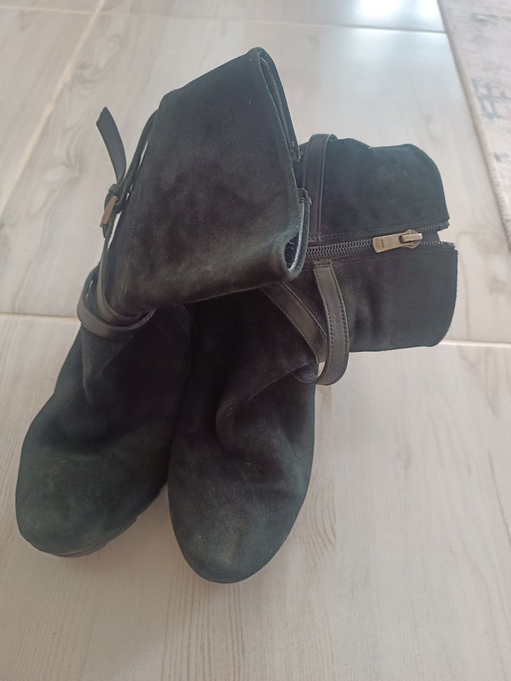 Gri Süet Dolgu Topuklu Tokalı Kadın Bot - Görsel 2