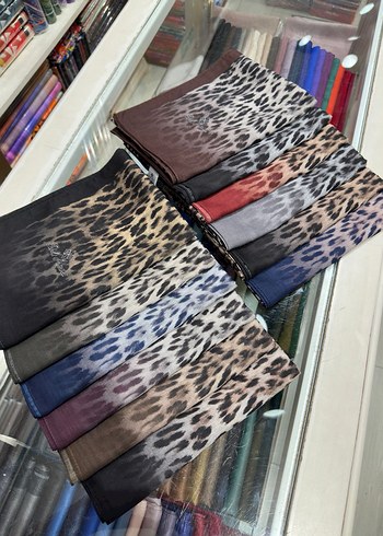 Kadın Siyah Pilili Gotik Şal - Görsel 5