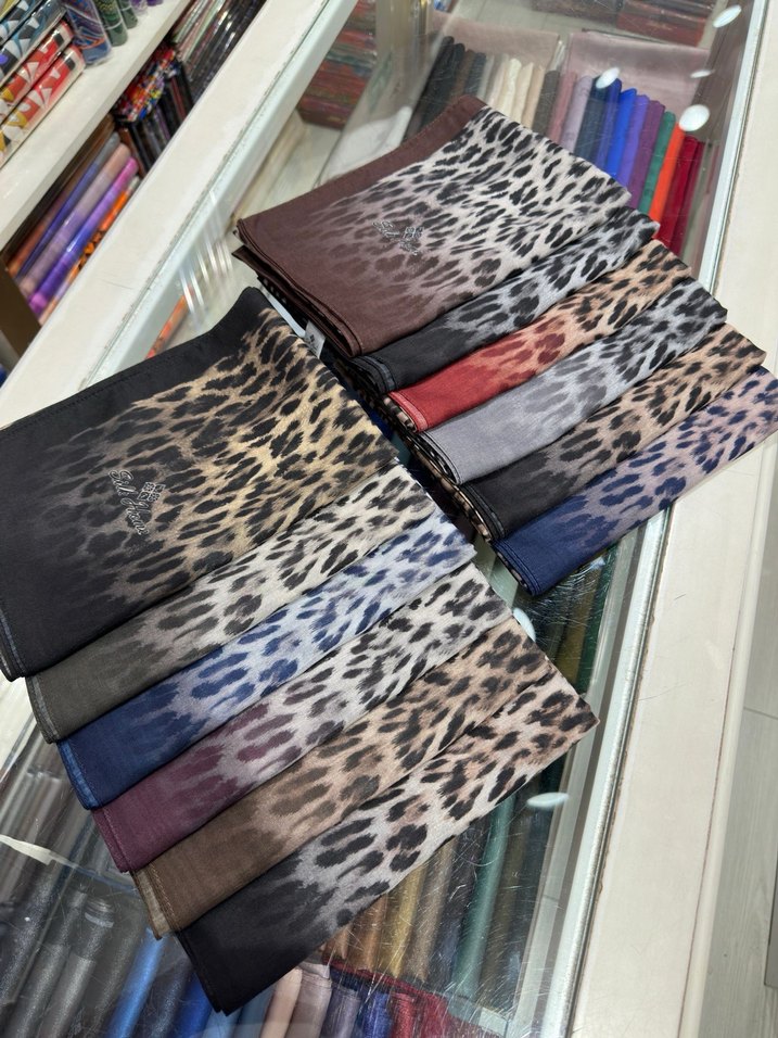 Kadın Siyah Pilili Gotik Şal - Görsel 5