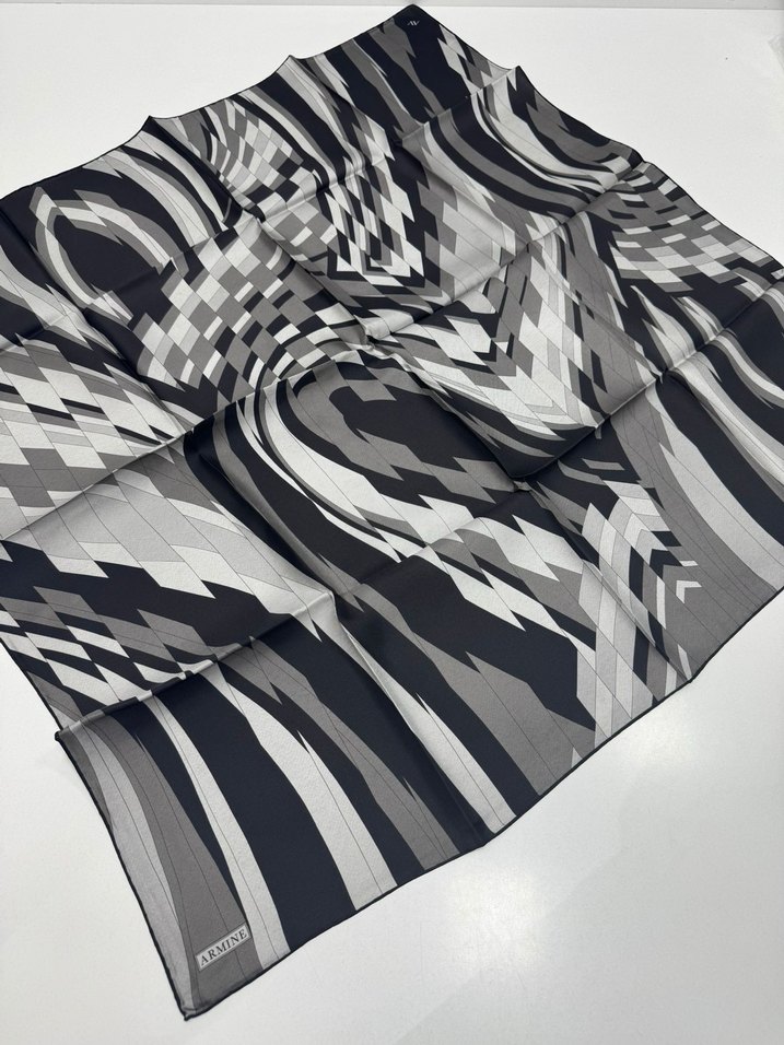 Armine Yeni Sezon Twill İpek eşarp spor model geometrik desen - Görsel 2