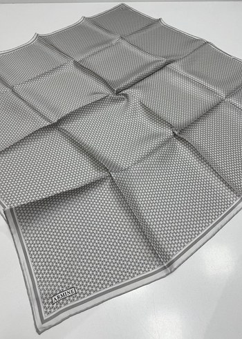 Armine Twill İpek eşarp küçük geometrik desen spor model - Görsel 4