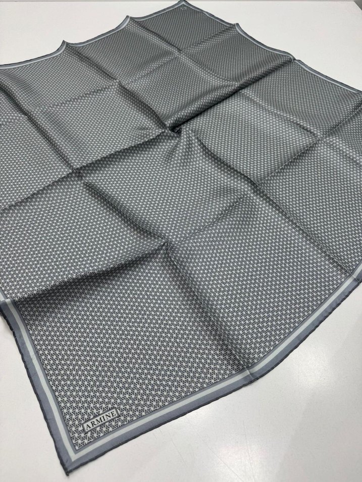 Armine Twill İpek eşarp küçük geometrik desen spor model - Görsel 5