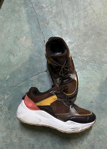Elle Sneaker
