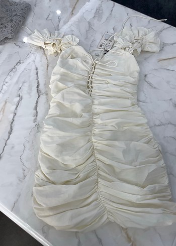 Beyaz Volanlı Midi Strappy Elbise