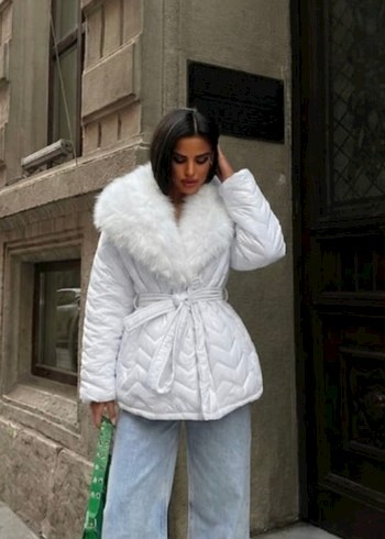 Zara Beyaz Kurk Yakali Kusakli Sisme Mont