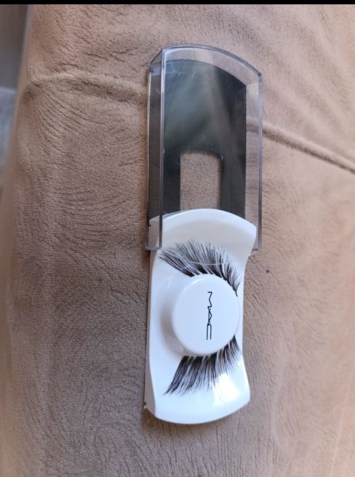 MAC Gri Bej Takma Kirpik - Görsel 3