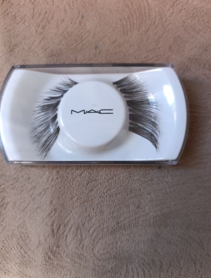 MAC Gri Bej Takma Kirpik - Görsel 2