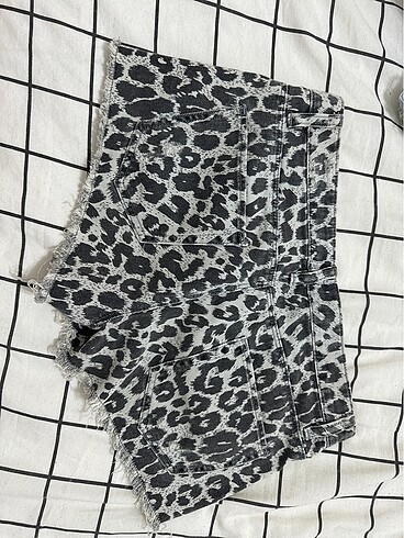 Maria Grazia Severi Leopar şort