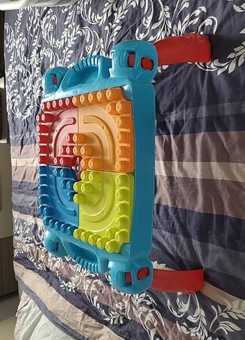 Mega bloks aktivite masasi ve 100e yakın blok