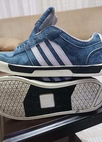 Spor Ayakkabı ve gömlek 