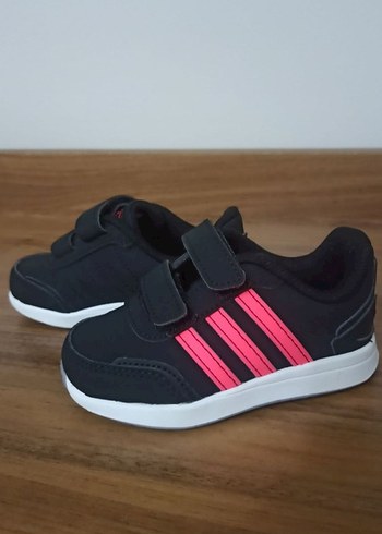 Adidas Çocuk Siyah-Pembe Cırtlı Spor Ayakkabı