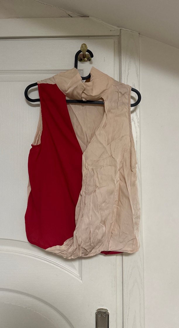 Bej Kolsuz Yüksek Yakalı Saten Bluz - Görsel 2