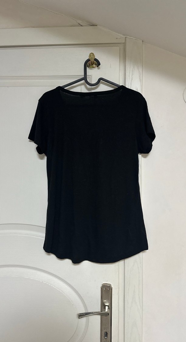 Siyah V Yaka Kadın Tişört - Görsel 2